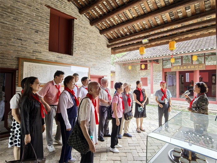 走访红色足迹 铸牢党性意识——香香漫画
离退休党支部赴林景云故居开展主题党日活动 第 1 张 走访红色足迹 铸牢党性意识——香香漫画
离退休党支部赴林景云故居开展主题党日活动 第 1 张